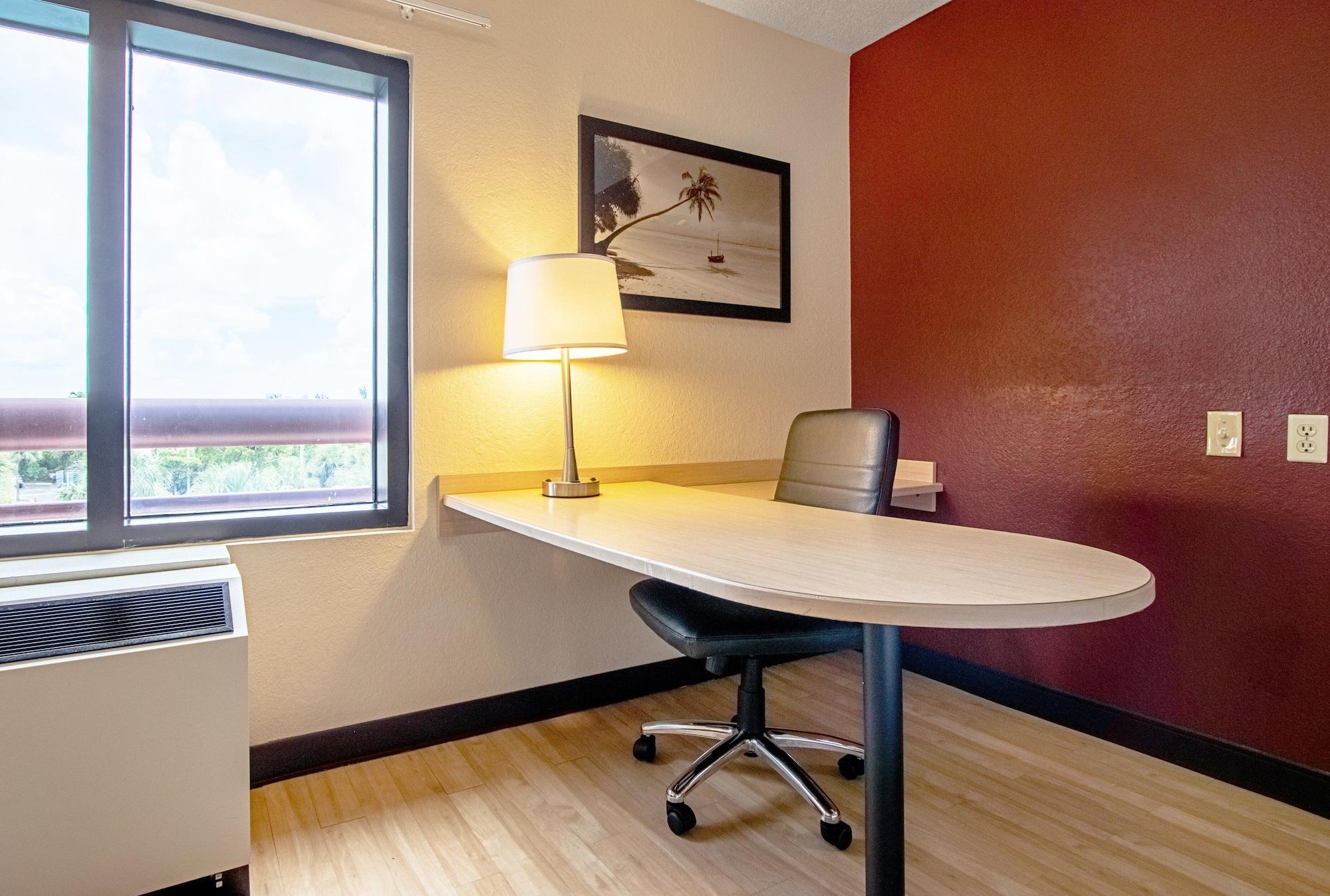 Red Roof Inn Plus+ West Palm Beach Bagian luar foto